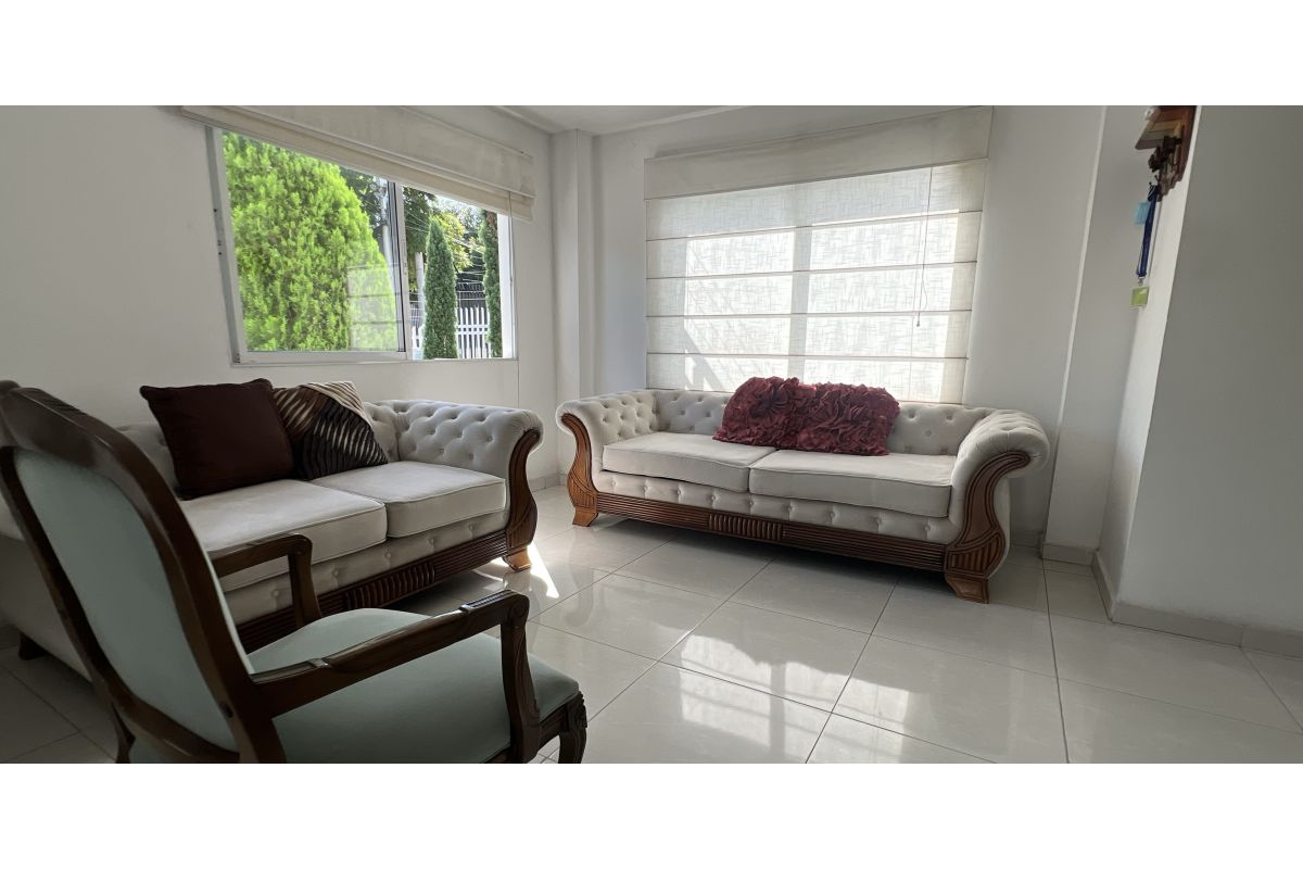 VENTA DE CASA EN VILLA SANTOS DE 2 PISOS