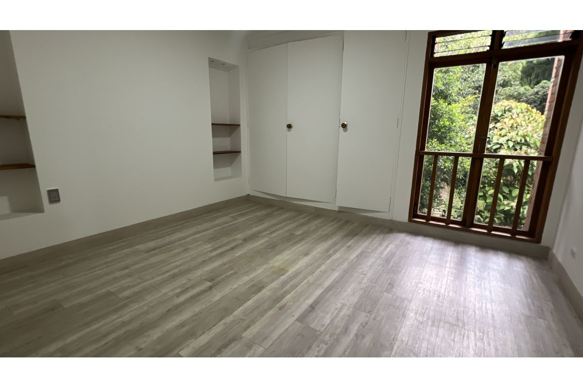 Imagen 10 de CASTROPOL APARTAMENTO CON AMPLIOS ESPACIOS ✨