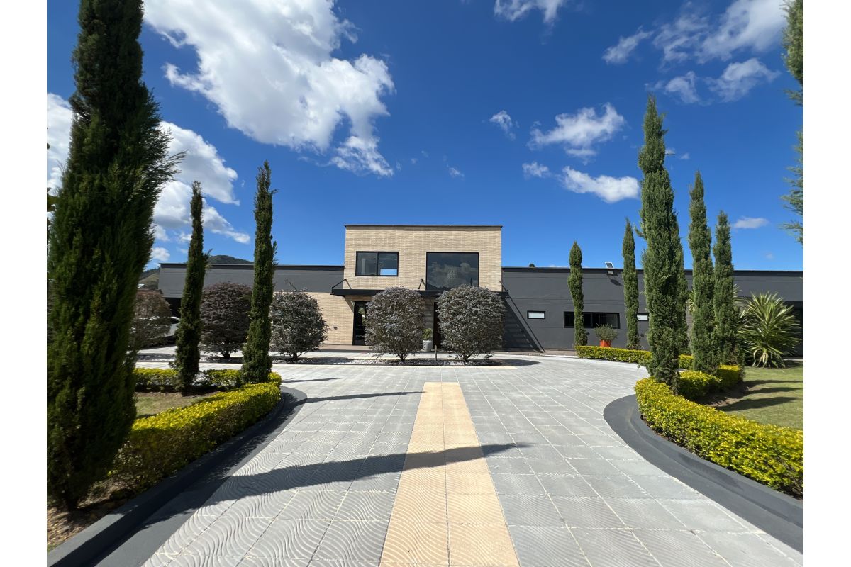 Imagen 2 de HERMOSA CASA EN LA CEJA ✨