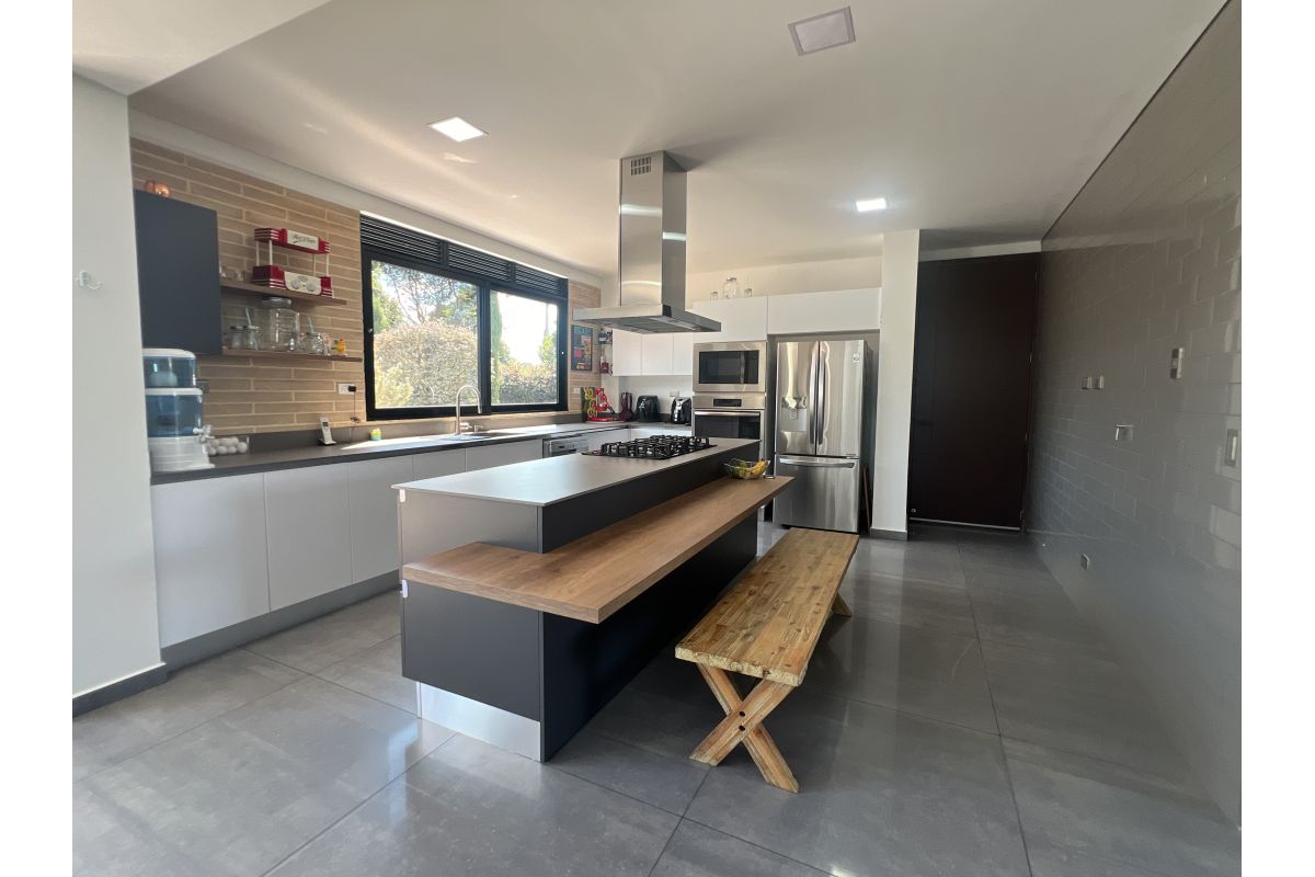 Imagen 5 de HERMOSA CASA EN LA CEJA ✨