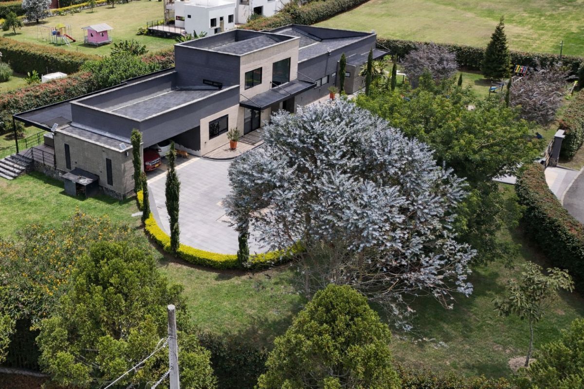 HERMOSA CASA EN LA CEJA ✨