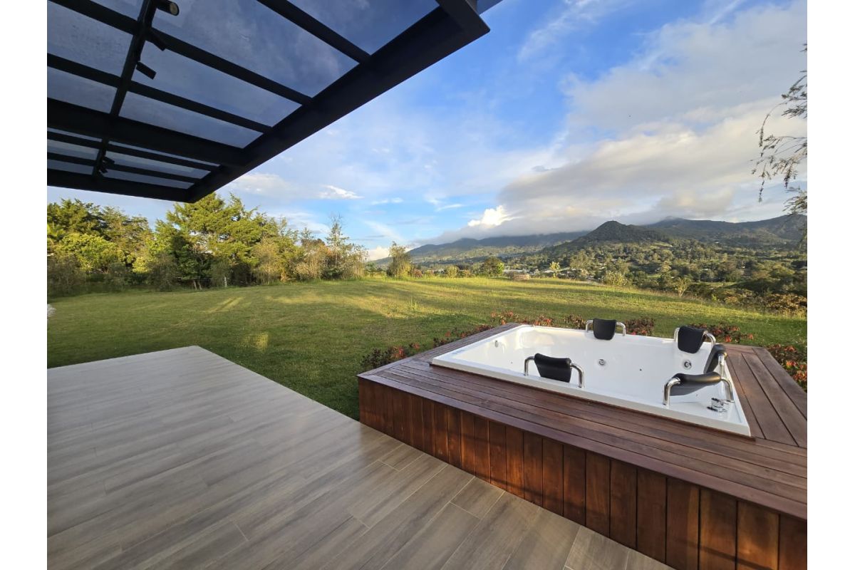 Imagen 5 de ESPECATCULAR CASA EN VÍA LA CEJA LLANOGRANDE