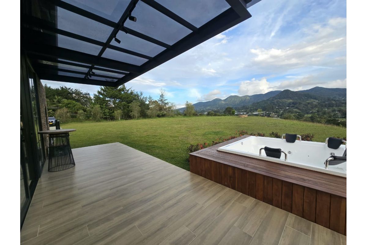 Imagen 6 de ESPECATCULAR CASA EN VÍA LA CEJA LLANOGRANDE