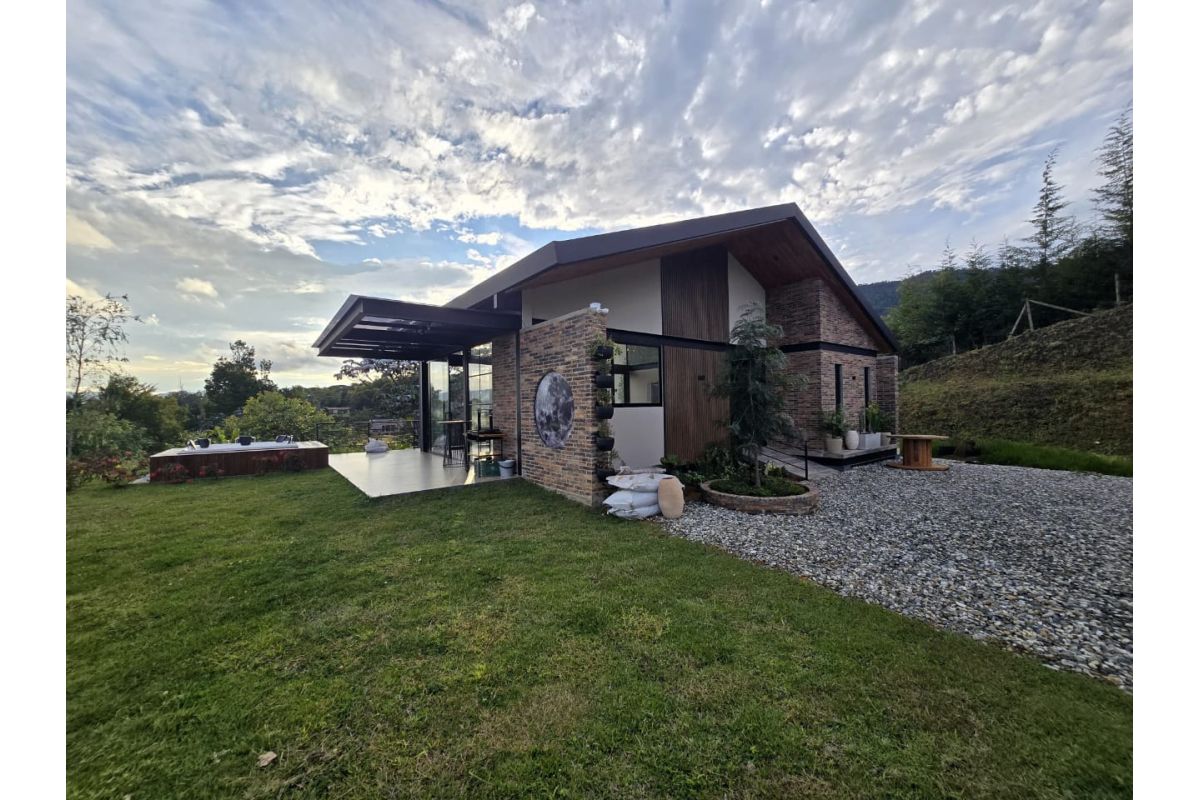 Imagen 7 de ESPECATCULAR CASA EN VÍA LA CEJA LLANOGRANDE