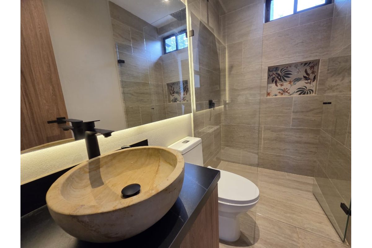 Imagen 11 de ESPECATCULAR CASA EN VÍA LA CEJA LLANOGRANDE