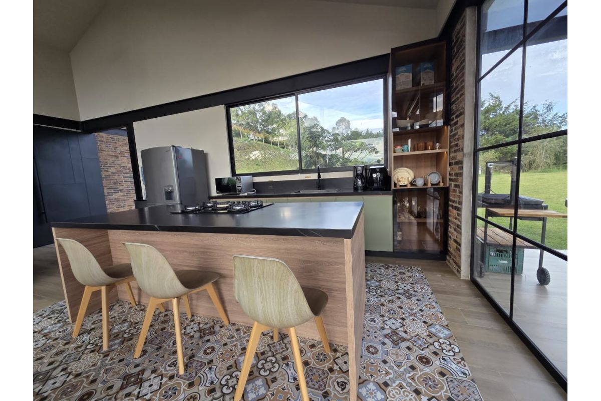 Imagen 12 de ESPECATCULAR CASA EN VÍA LA CEJA LLANOGRANDE