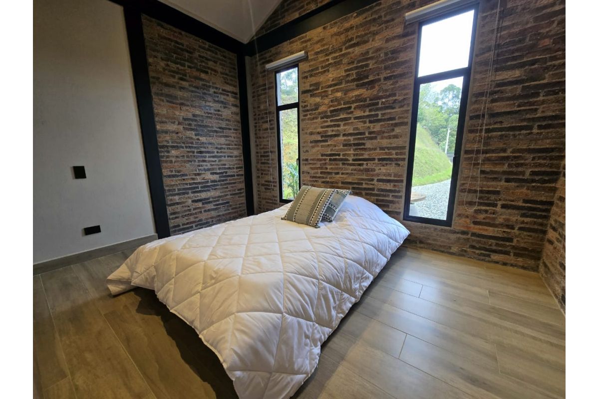 Imagen 13 de ESPECATCULAR CASA EN VÍA LA CEJA LLANOGRANDE