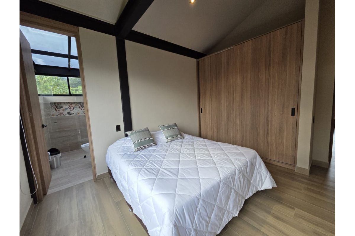 Imagen 15 de ESPECATCULAR CASA EN VÍA LA CEJA LLANOGRANDE