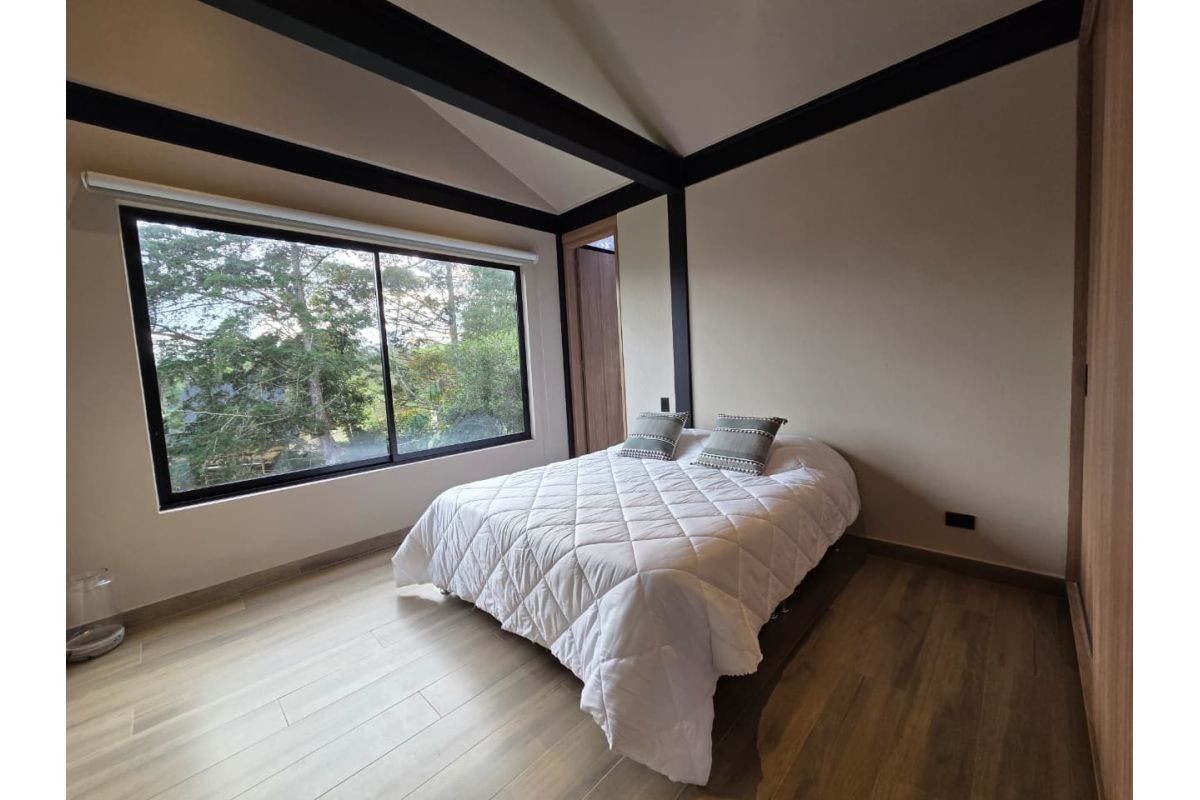 Imagen 16 de ESPECATCULAR CASA EN VÍA LA CEJA LLANOGRANDE