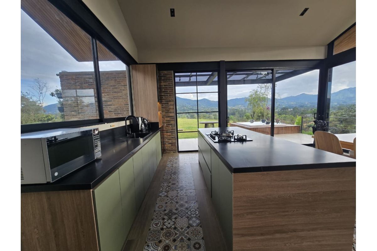 Imagen 17 de ESPECATCULAR CASA EN VÍA LA CEJA LLANOGRANDE