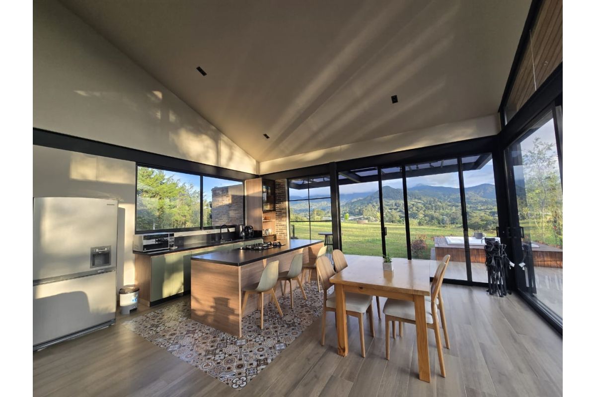 Imagen 1 de ESPECATCULAR CASA EN VÍA LA CEJA LLANOGRANDE