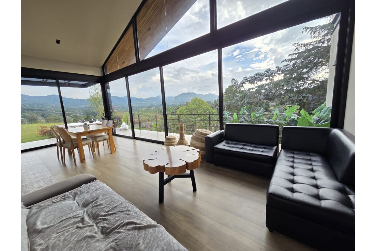 Imagen 2 de ESPECATCULAR CASA EN VÍA LA CEJA LLANOGRANDE