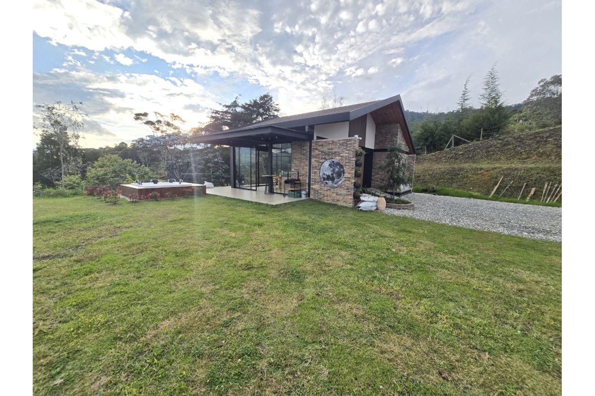 Imagen 19 de ESPECATCULAR CASA EN VÍA LA CEJA LLANOGRANDE